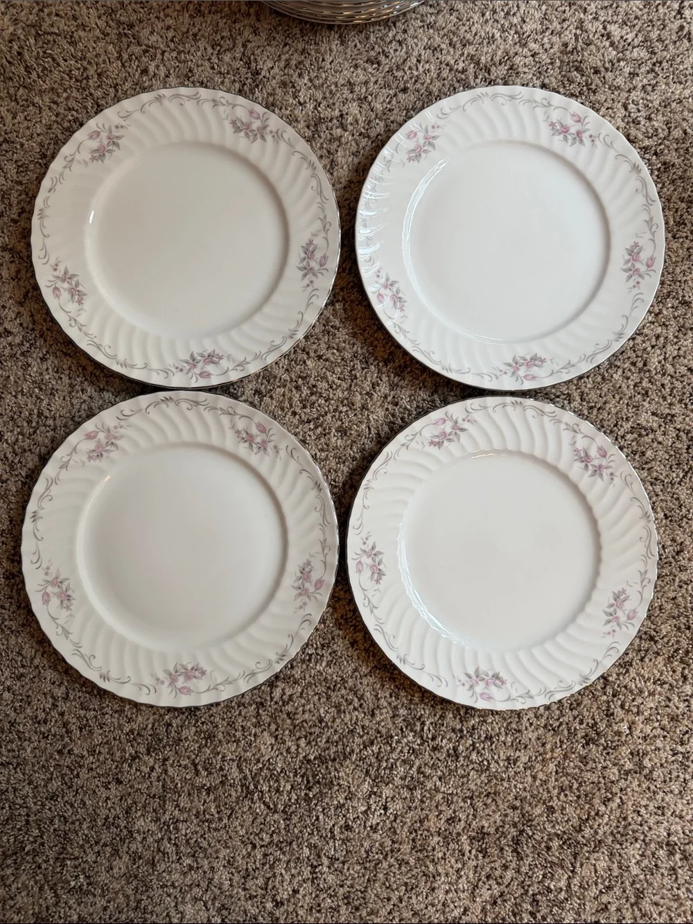 Vintage Gold Standard GST1 Scalloped Dinner Plate